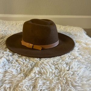 Wide brim hat
